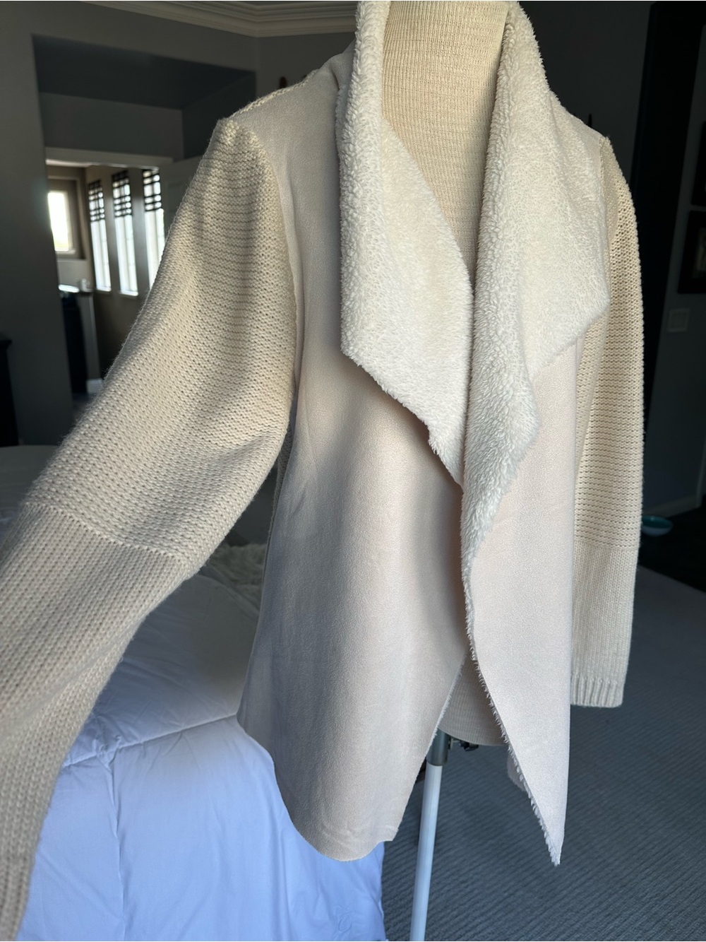 Miracle Sweaters cream open-front faux shearling cardigan, size M/L - Picture 3 of 13